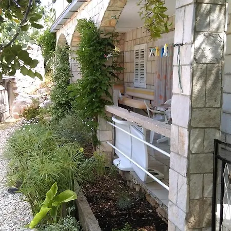 Apartment Rogacic 2460b Vis
