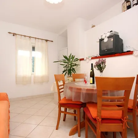 Rogacic 2460b Apartment